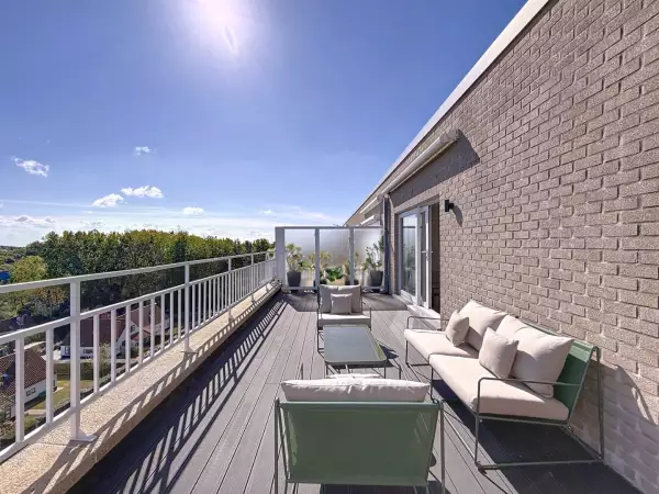 Stijlvol gerenoveerd penthouse met prachtig zicht over het hinterland