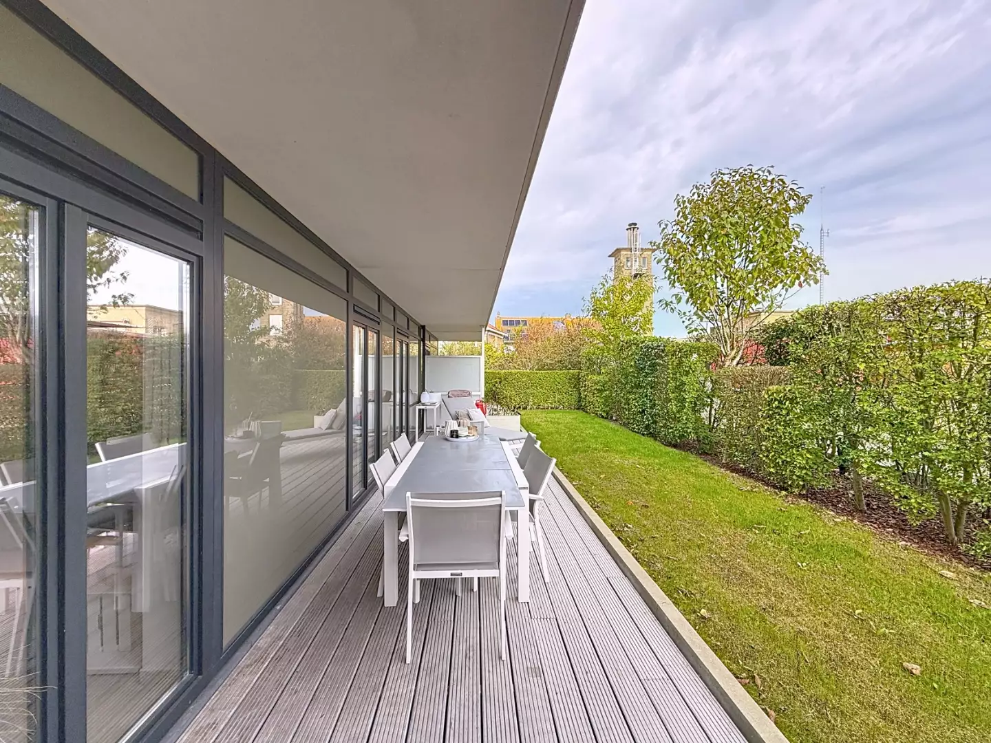 Zeer mooi gelijkvloers appartement aan het water te Nieuwpoort stad.