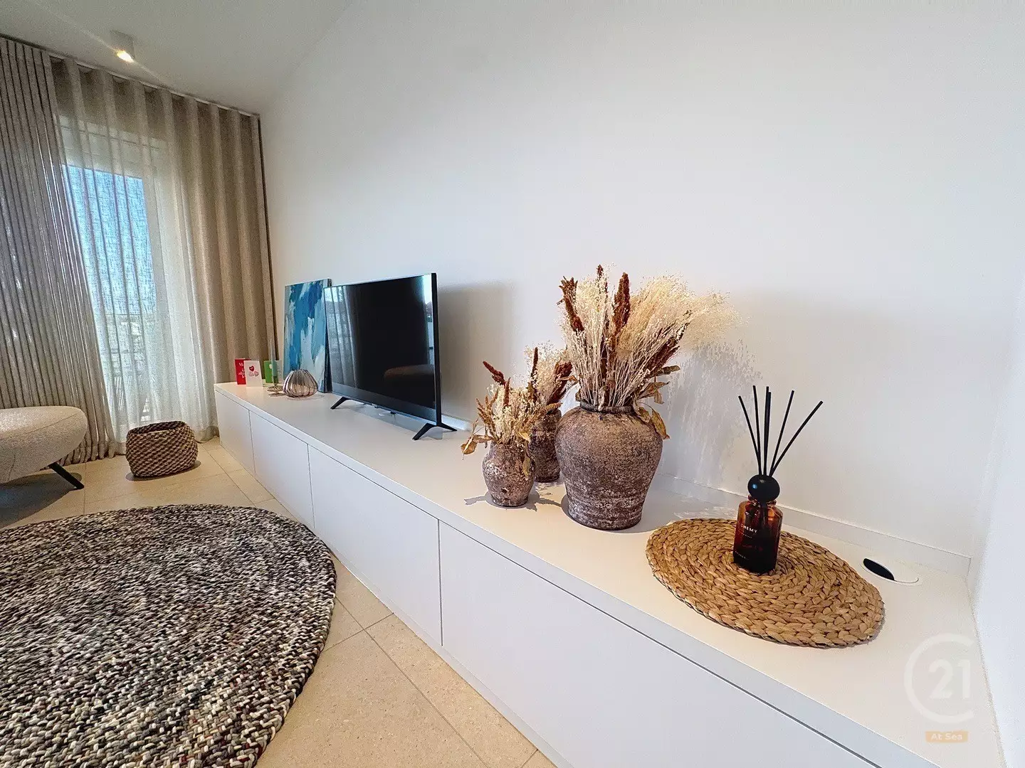 Appartement neuf avec grande terrasse orientée sud et place de parking extérieure