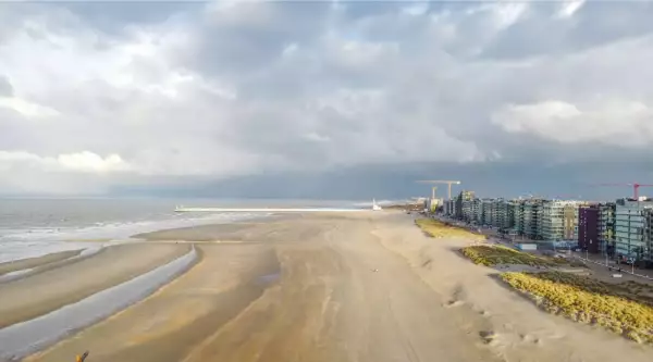 Prachtig gerenoveerd 3  slaapkamer appartement met frontaal zeezicht te Nieuwpoort-Bad