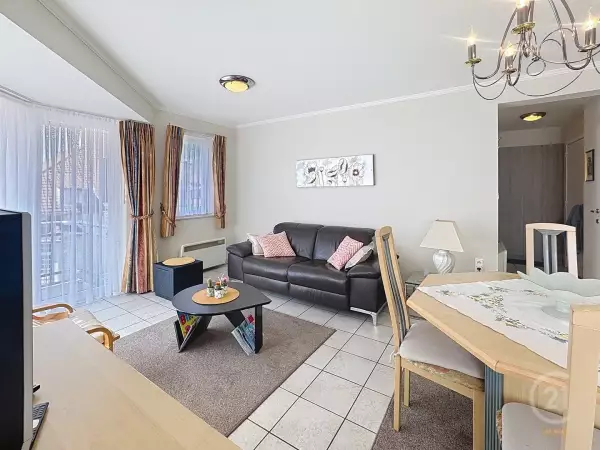 Instapklaar, zonnig appartement in hartje Westende Bad met 2 slaapkamers