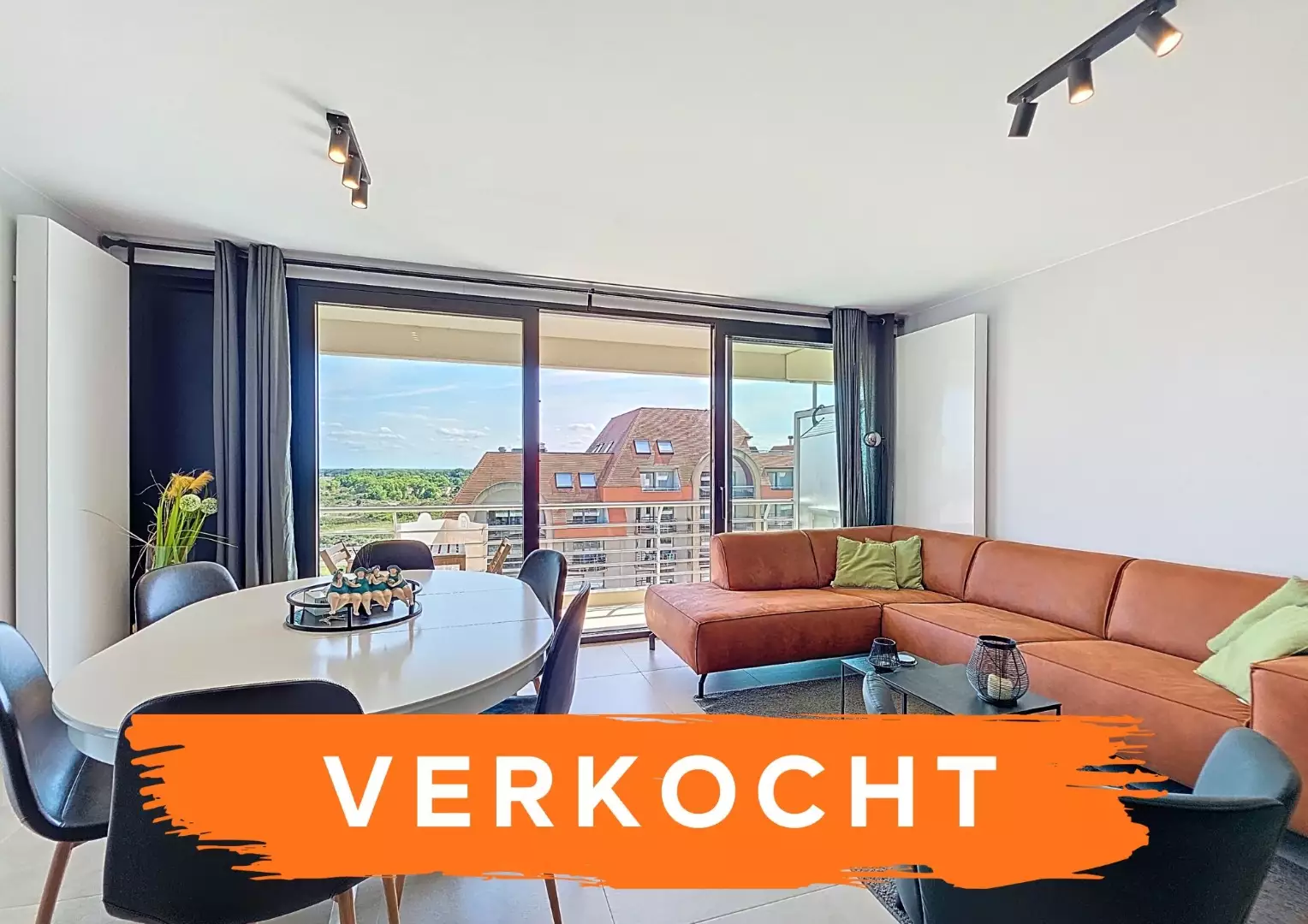 Ruim hoekappartement met uitzicht op zee en duinen