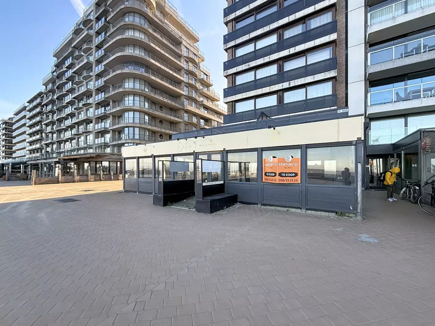 Ruim handelspand op topligging aan de Zeedijk