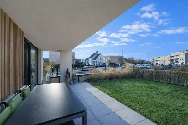 Superbe appartement avec jardin, idéalement situé près de la mer à Bredene