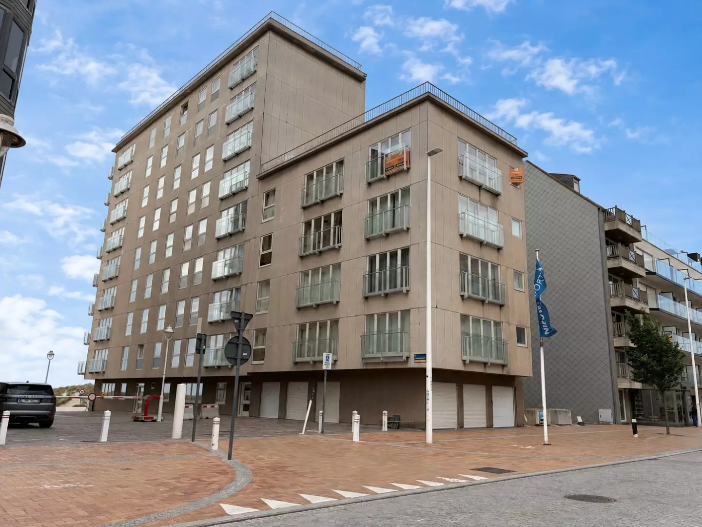 Instapklaar éénslaapkamerappartement met zijdelings zeezicht te Nieuwpoort-Bad.