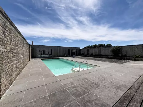 Maison de maître exclusive offrant un potentiel exceptionnel à Lo