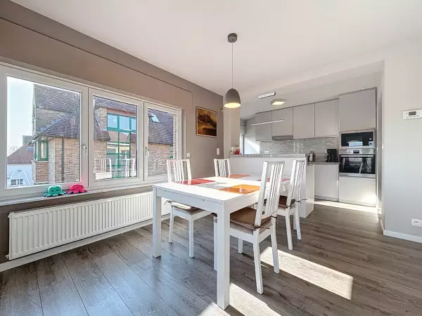 Appartement de trois chambres situé au centre de Nieuport-Bain.