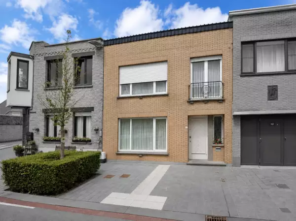 Te renoveren gezinswoning met stadstuin te Nieuwpoort-Stad