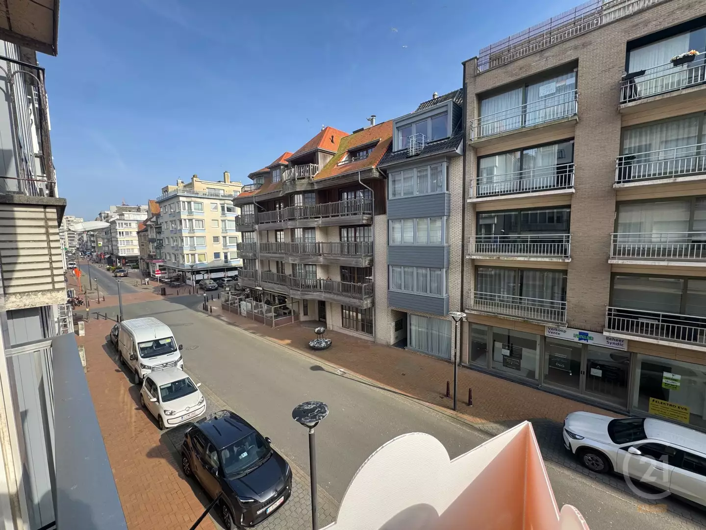 Ruim en volledig gerenoveerd appartement op centrale ligging in Westende-Bad