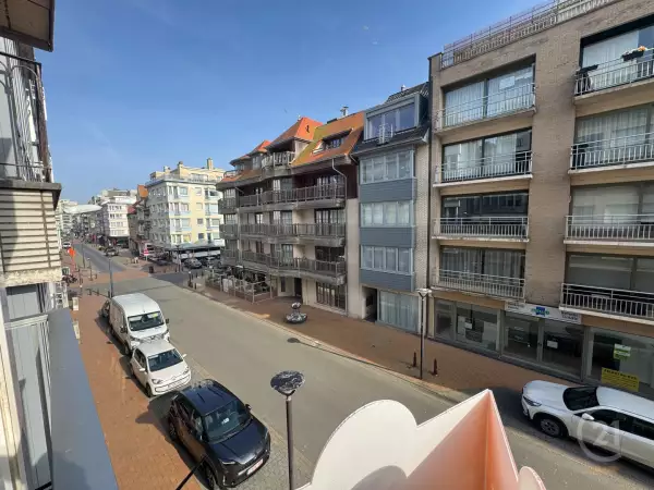 Ruim en volledig gerenoveerd appartement op centrale ligging in Westende-Bad
