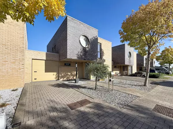 Instapklare woning met drie slaapkamers en inpandige garage te Nieuwpoort.