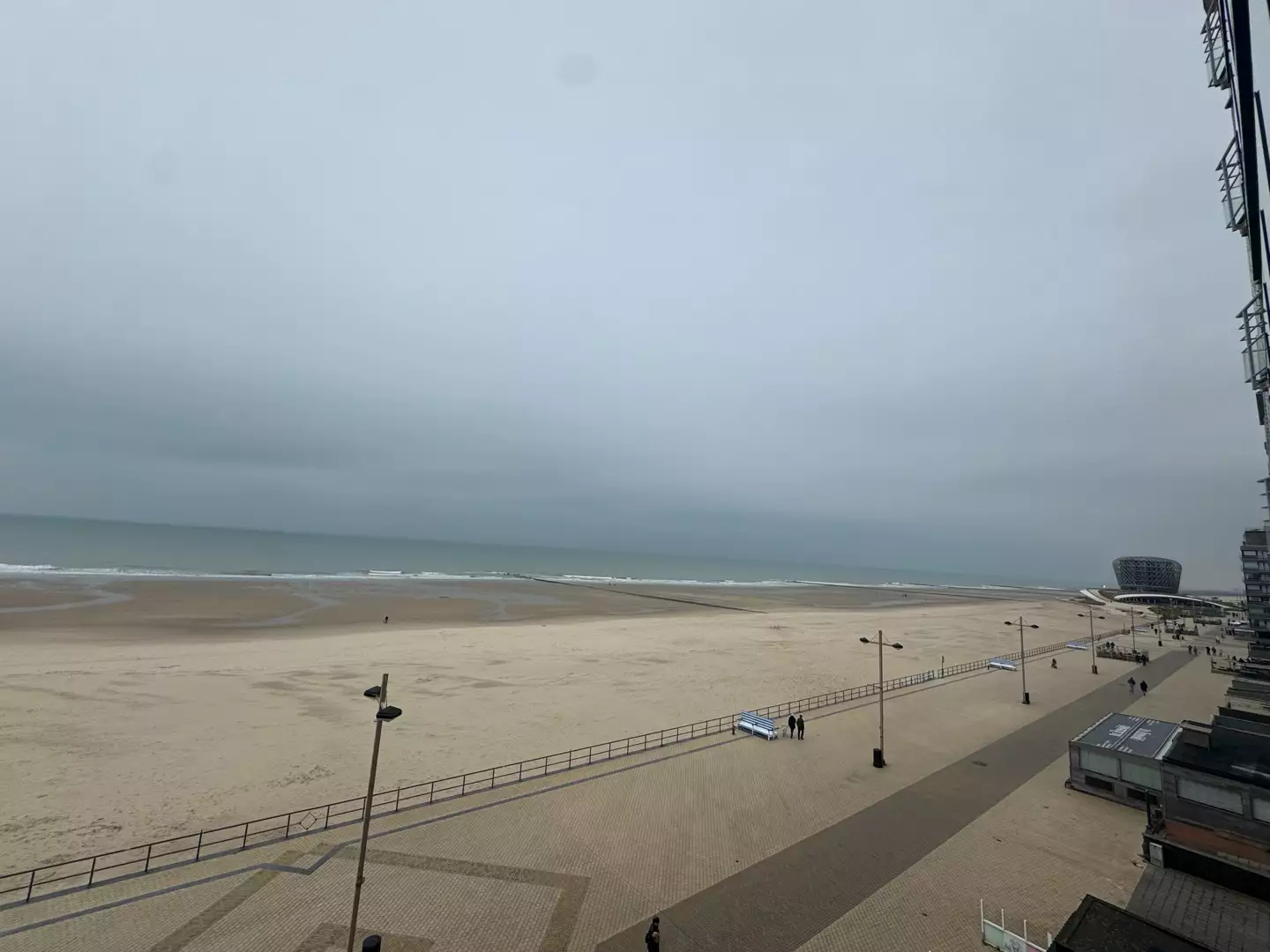 Prachtig 2-slaapkamerappartement op de Zeedijk met frontaal zeezicht en zongericht terras!