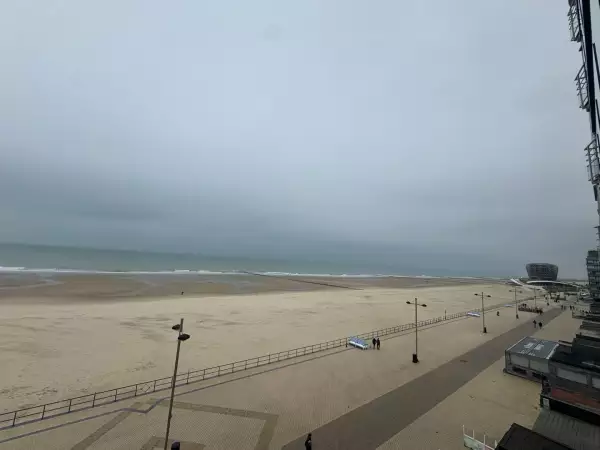 Prachtig 2-slaapkamerappartement op de Zeedijk met frontaal zeezicht en zongericht terras!