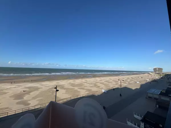 Prachtig 2-slaapkamerappartement op de Zeedijk met frontaal zeezicht en zongericht terras!