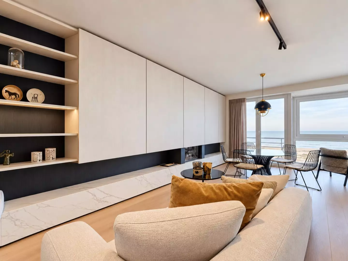 Luxueus gerenoveerd appartement met 3 slaapkamers en frontaal zeezicht te Oostduinkerke
