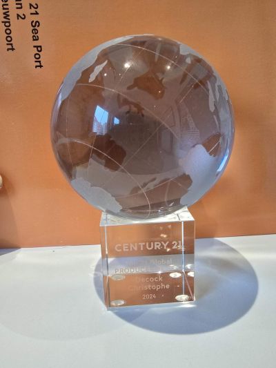 Kristallen CENTURY 21 Top 21 Global Producer award 2024 van Christophe Decock